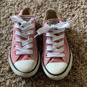 Converse tennis shoes